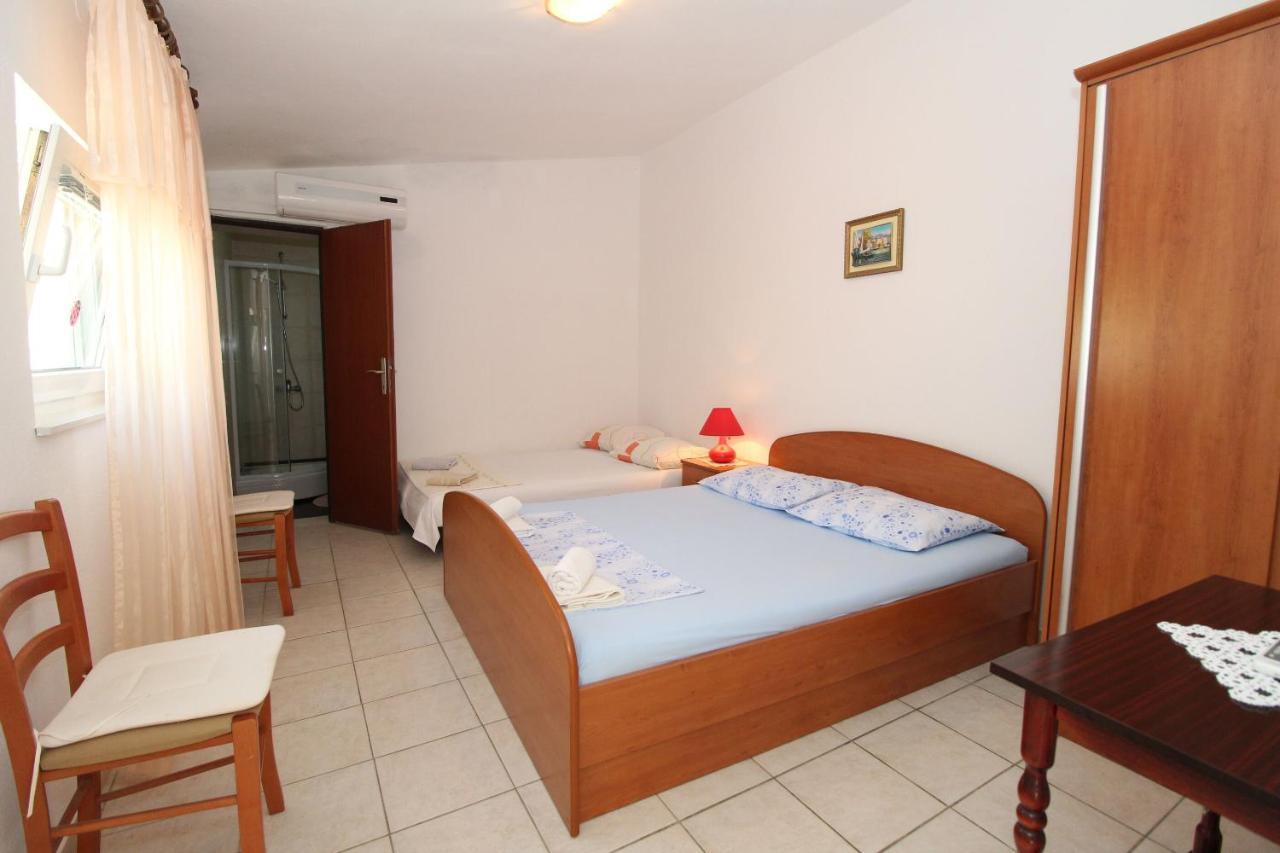 Apartment Marija Колан Екстериор снимка