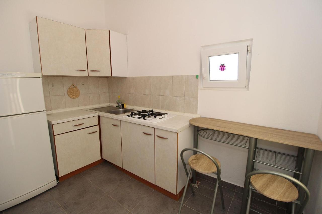 Apartment Marija Колан Екстериор снимка